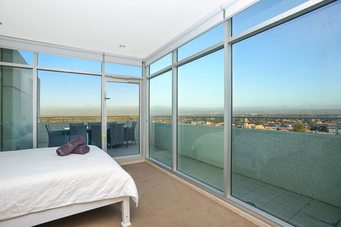 Glenelg Skyline Penthouse - Nelsons Bay Accommodation 13