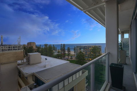 Glenelg Skyline Penthouse - Nelsons Bay Accommodation 5