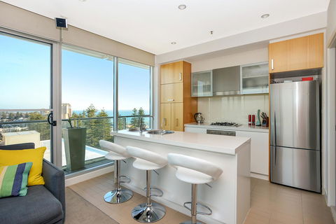 Glenelg Skyline Penthouse - Nelsons Bay Accommodation 9