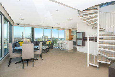 Glenelg Skyline Penthouse - Nelsons Bay Accommodation 40