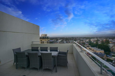 Glenelg Skyline Penthouse - Nelsons Bay Accommodation 11