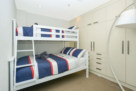 Glenelg Skyline Penthouse - Nelsons Bay Accommodation 44