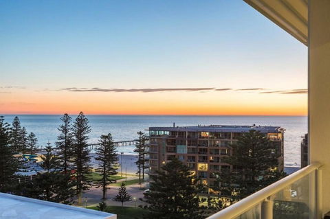 Glenelg Skyline Penthouse - Nelsons Bay Accommodation 3