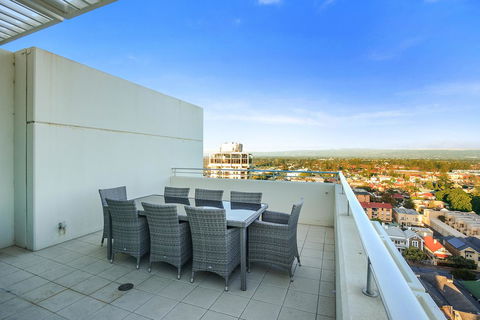 Glenelg Skyline Penthouse - Nelsons Bay Accommodation 6