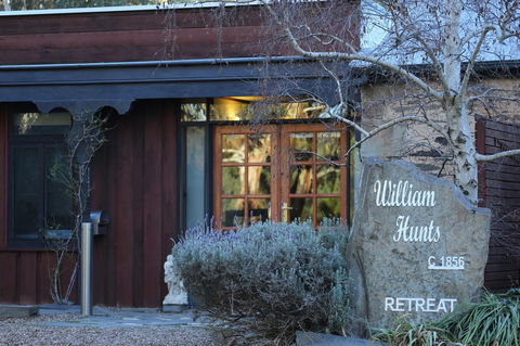 William Hunt's Retreat - Cypress Studio - Nelsons Bay Accommodation 8