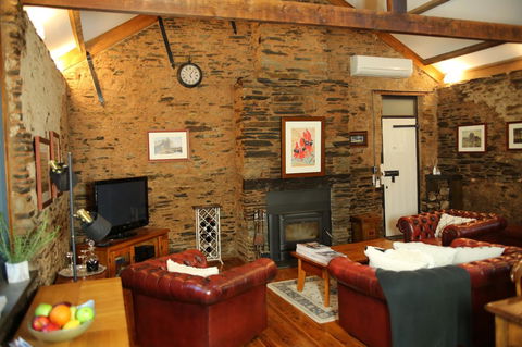 William Hunt's Retreat - Cypress Studio - Nelsons Bay Accommodation 14