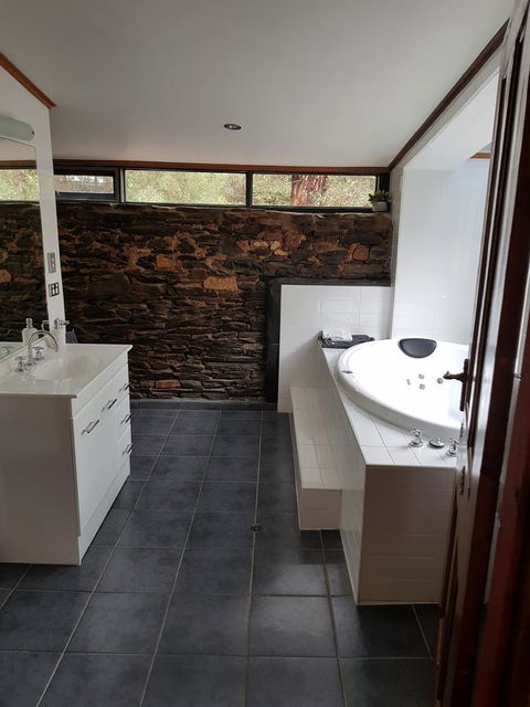William Hunt's Retreat - Cypress Studio - Nelsons Bay Accommodation 4