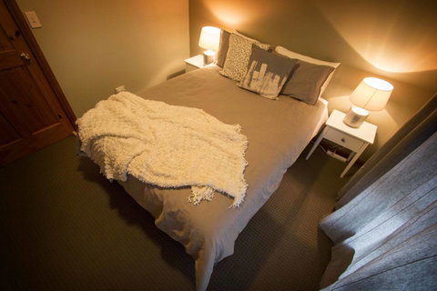 Limestone Ridge - Nelsons Bay Accommodation 11