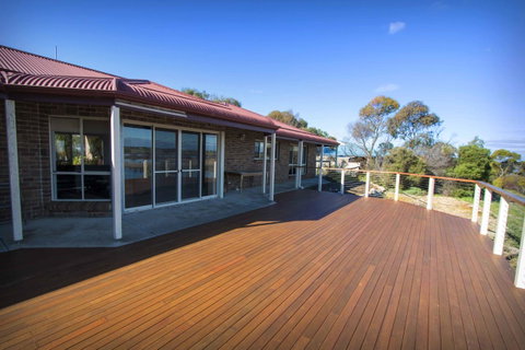 Limestone Ridge - Nelsons Bay Accommodation 0