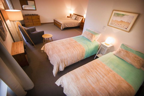 Limestone Ridge - Nelsons Bay Accommodation 8