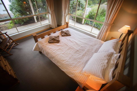 Limestone Ridge - Nelsons Bay Accommodation 6