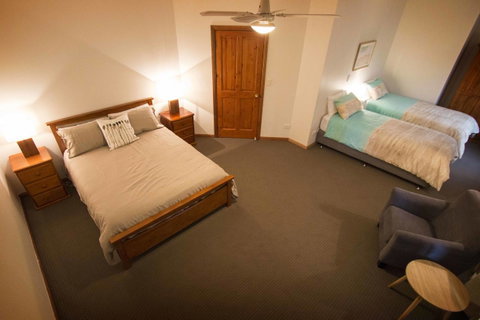Limestone Ridge - Nelsons Bay Accommodation 9