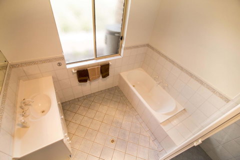 Limestone Ridge - Nelsons Bay Accommodation 15
