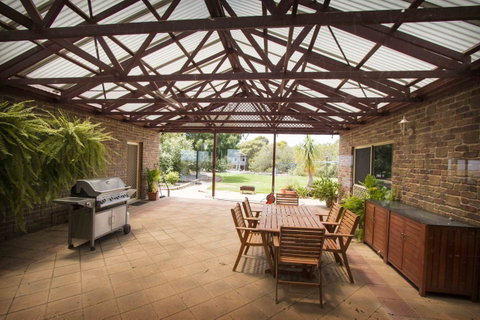 Limestone Ridge - Nelsons Bay Accommodation 1
