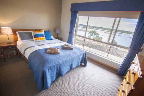 Limestone Ridge - Nelsons Bay Accommodation 10