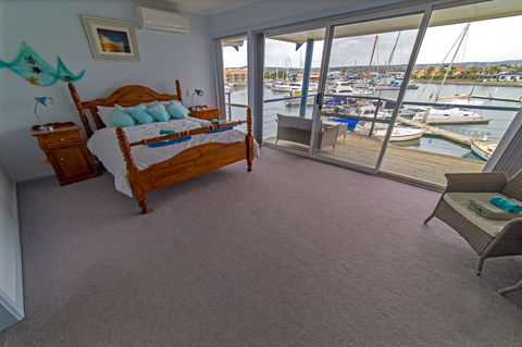 Marina Reflections - Accommodation Nelson Bay 13