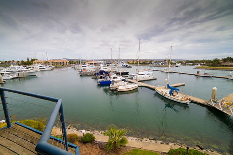 Marina Reflections - Accommodation Nelson Bay 9