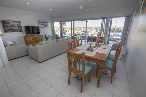 Marina Reflections - Accommodation Nelson Bay 2