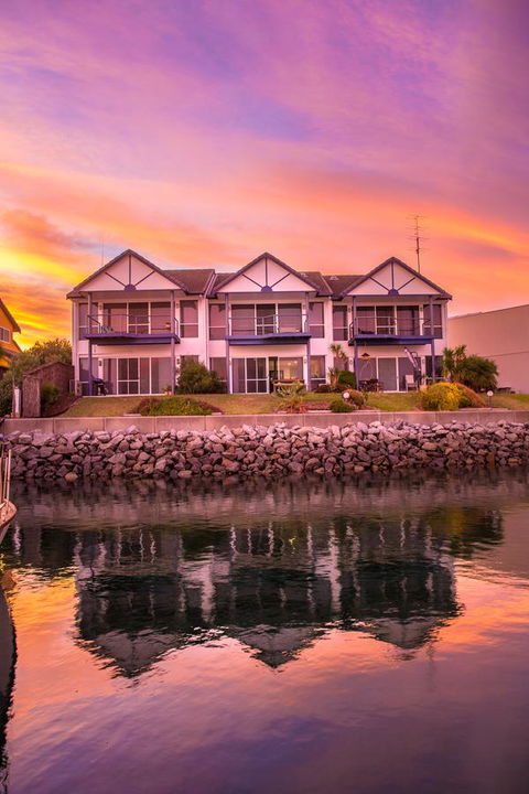 Marina Reflections - Accommodation Nelson Bay 10
