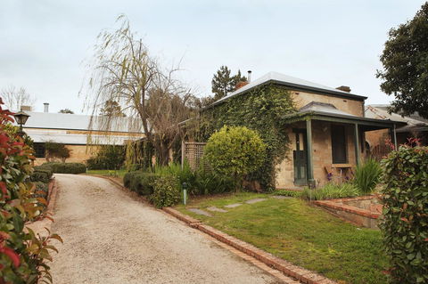 The Rising Sun Hotel - Nelsons Bay Accommodation 9