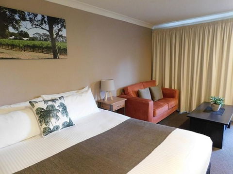 Alexander Cameron Suites - Accommodation Nelson Bay 11