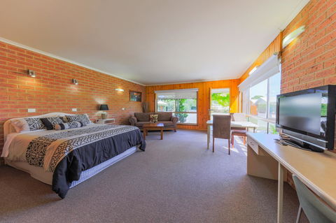 Country Roads Motor Inn Naracoorte - Accommodation Nelson Bay 3