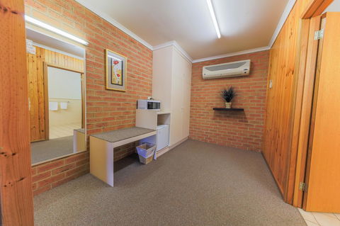 Country Roads Motor Inn Naracoorte - Accommodation Nelson Bay 5