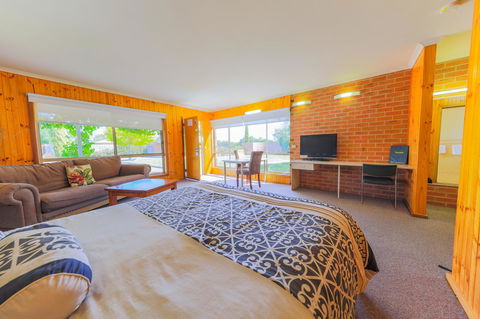 Country Roads Motor Inn Naracoorte - Accommodation Nelson Bay 0