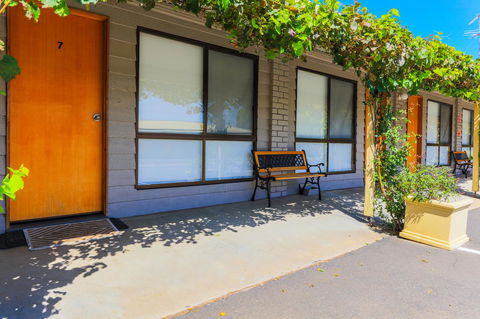 Country Roads Motor Inn Naracoorte - Accommodation Nelson Bay 24