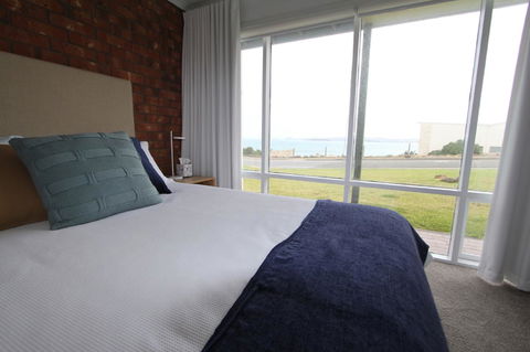 Southern Sands\' Beachfront Apartment - Accommodation Nelson Bay 12