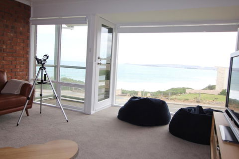 Southern Sands\' Beachfront Apartment - Accommodation Nelson Bay 2