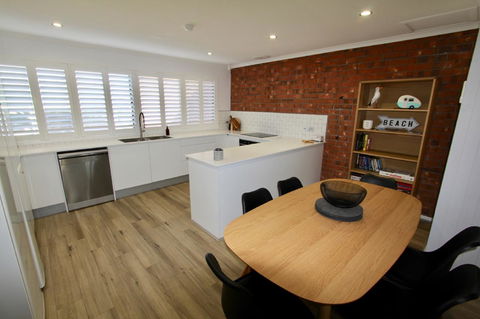 Southern Sands\' Beachfront Apartment - Accommodation Nelson Bay 7