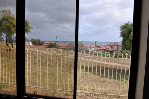 The Club House - Accommodation Nelson Bay 2