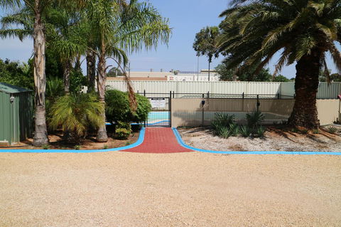 Renmark Motor Inn - Nelsons Bay Accommodation 4