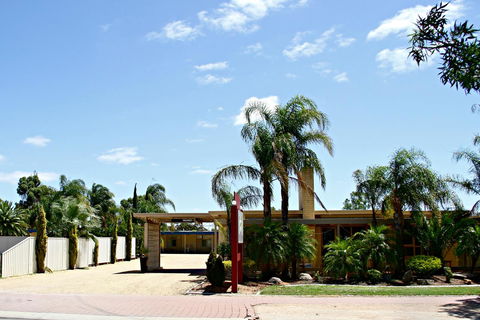 Renmark Motor Inn - Nelsons Bay Accommodation 12