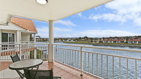 Salt Waterfront Apartment - Accommodation Nelson Bay 9