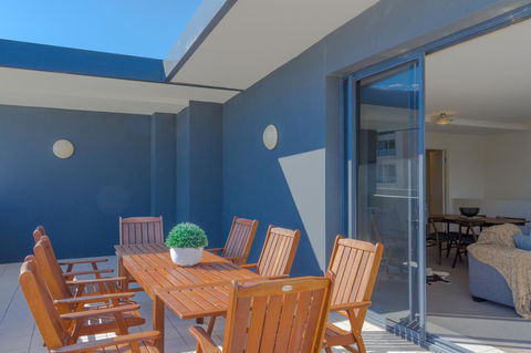 Lights Landing Penthouse - Accommodation Nelson Bay 7