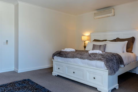 Lights Landing Penthouse - Accommodation Nelson Bay 12
