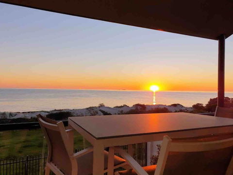 Luxurious 3 Bedroom Beachfront - Panoramic Views - Accommodation Nelson Bay 0
