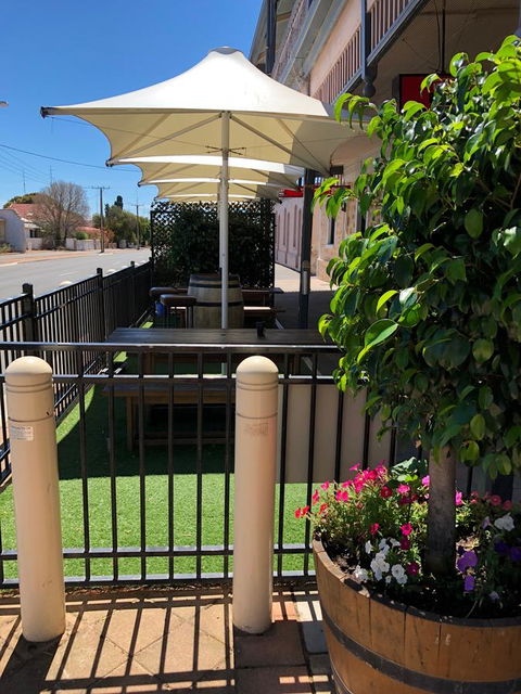 Cornwall Hotel - Accommodation Nelson Bay 2