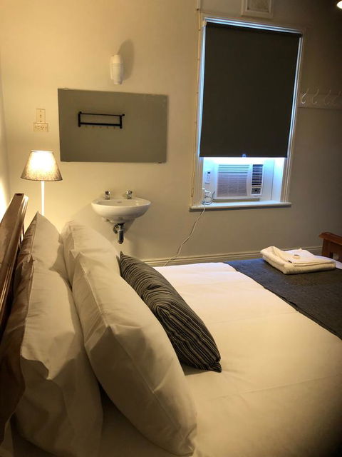 Cornwall Hotel - Accommodation Nelson Bay 5