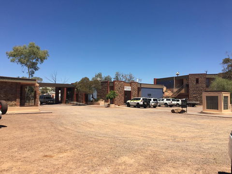 Desert Cave Hotel - Accommodation Nelson Bay 36