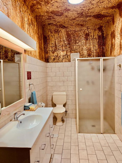 Desert Cave Hotel - Accommodation Nelson Bay 6