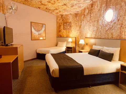 Desert Cave Hotel - Accommodation Nelson Bay 23