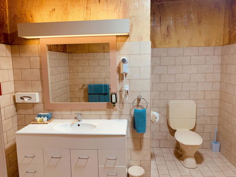 Desert Cave Hotel - Accommodation Nelson Bay 8