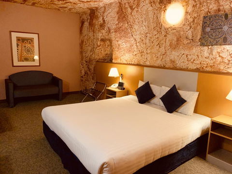 Desert Cave Hotel - Accommodation Nelson Bay 3
