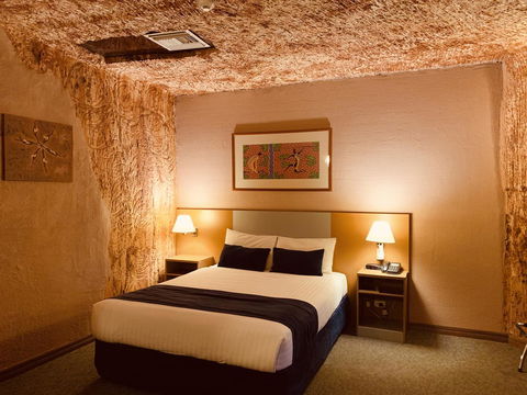 Desert Cave Hotel - Accommodation Nelson Bay 12