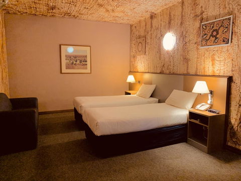 Desert Cave Hotel - Accommodation Nelson Bay 7