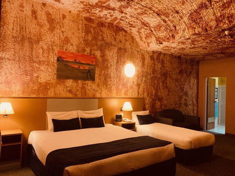 Desert Cave Hotel - Accommodation Nelson Bay 25