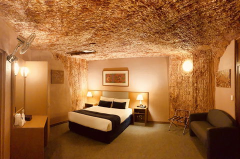 Desert Cave Hotel - Accommodation Nelson Bay 11